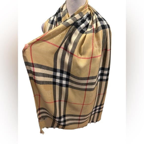 Burberry London wide check scarf - Picture 9 of 13